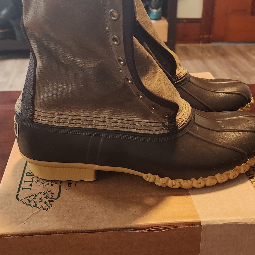 Womens LL Bean Duck Boots - Black and Tan - Picture 4 of 10